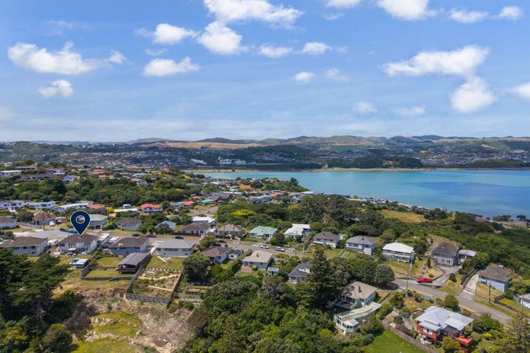 Photo of property in 27 Spur Grove, Titahi Bay, Porirua, 5022