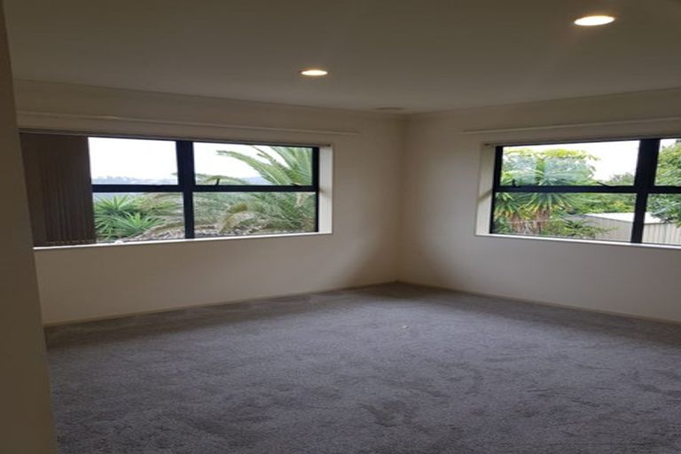 Photo of property in 19 Rangi Avenue, Schnapper Rock, Auckland, 0632