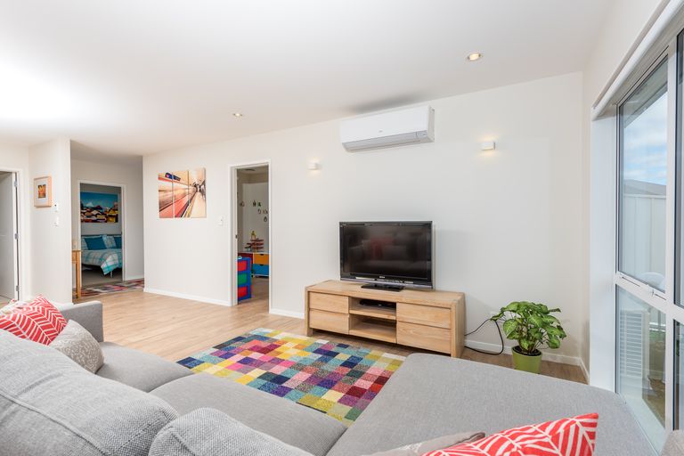 Photo of property in 6 Lockyer Road, Kumeu, 0810