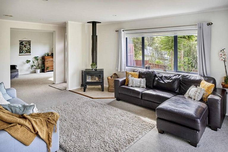 Photo of property in 51a Omapere Street, Whitby, Porirua, 5024