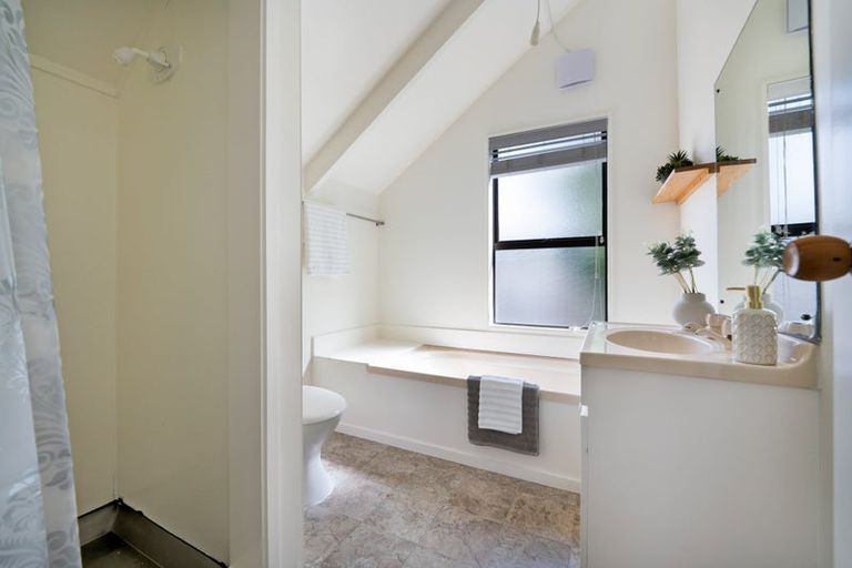 Photo of property in 2/35 Jaemont Avenue, Te Atatu South, Auckland, 0610