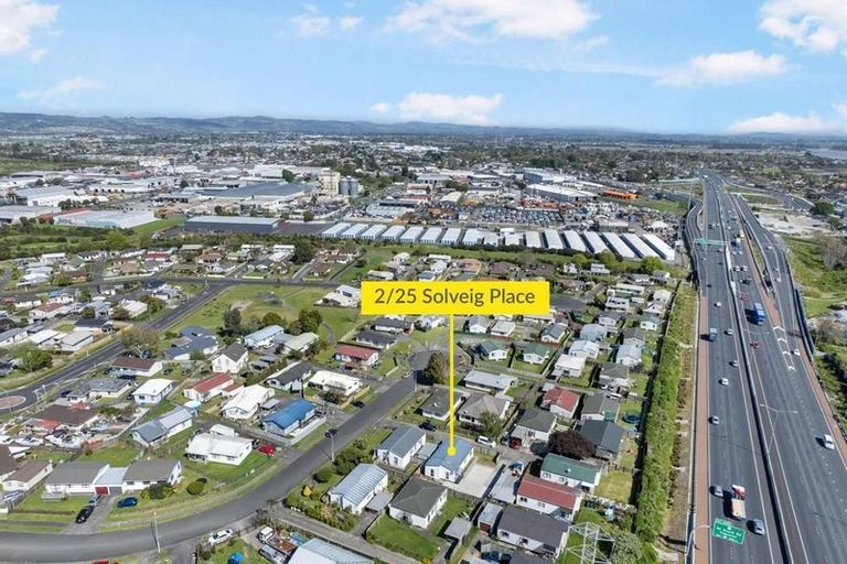 Photo of property in 2/25 Solveig Place, Randwick Park, Auckland, 2105