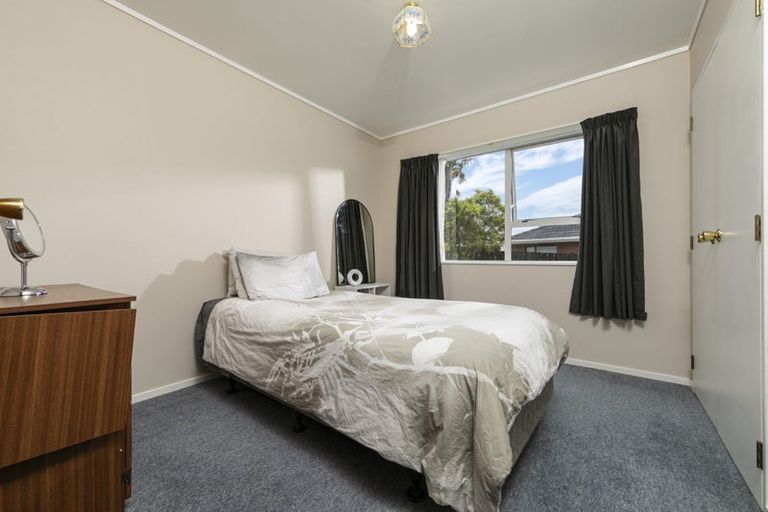 Photo of property in 9 Denver Avenue, Sunnyvale, Auckland, 0612