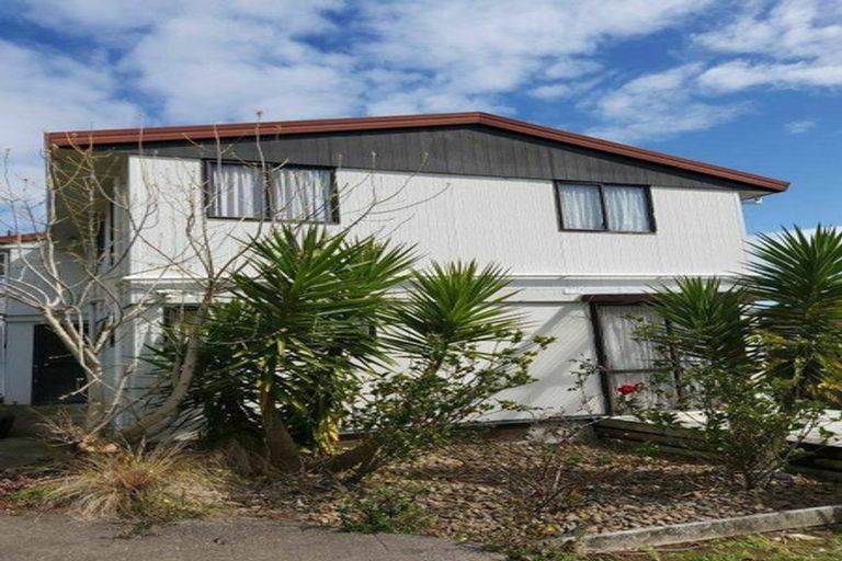 Photo of property in 15 Kopara Place, Clendon Park, Auckland, 2103