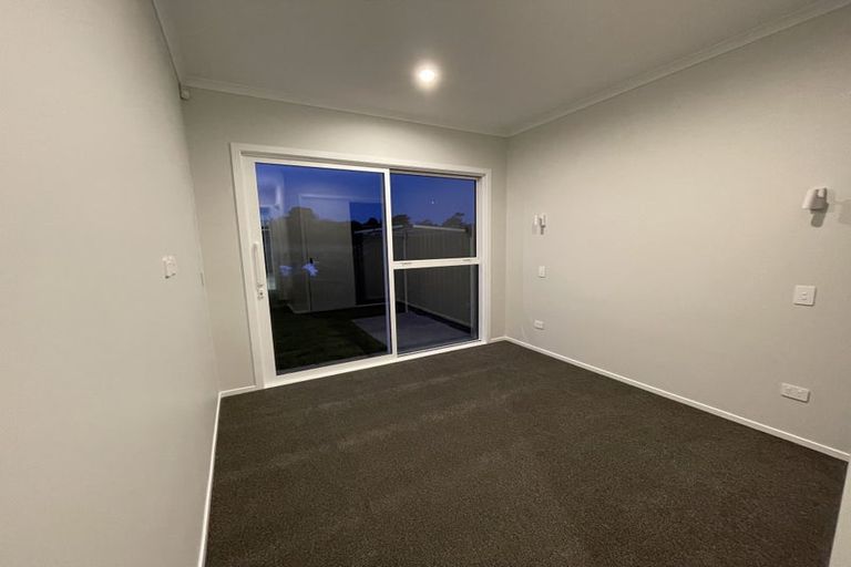 Photo of property in 16 Koreke Close, Kenepuru, Porirua, 5022