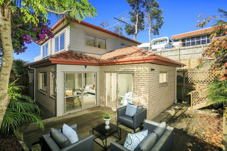 Photo of property in 2/11 Camelot Place, Glenfield, Auckland, 0629