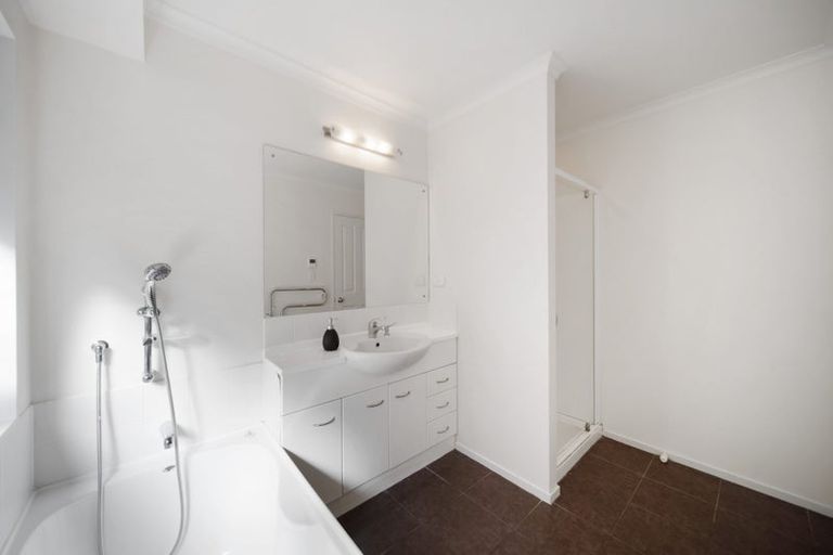 Photo of property in 11 Tanah Merah Drive, Papakura, 2110