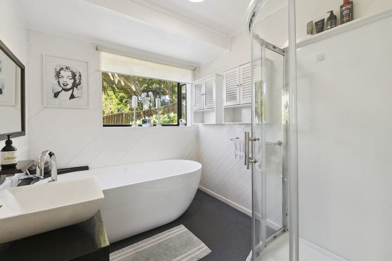 Photo of property in 10 Emery Grove, Bayview, Auckland, 0629