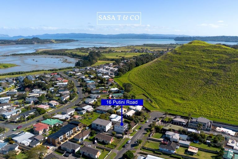 Photo of property in 2/16 Putini Road, Mangere Bridge, Auckland, 2022