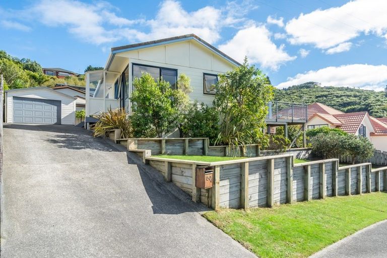 Photo of property in 1/150 Tirohanga Road, Tirohanga, Lower Hutt, 5010