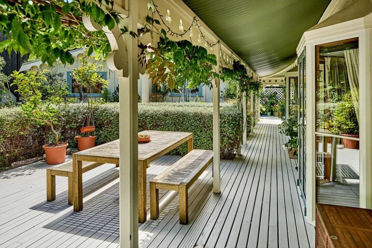 Photo of property in 15 Whiorau Grove, Lowry Bay, Lower Hutt, 5013