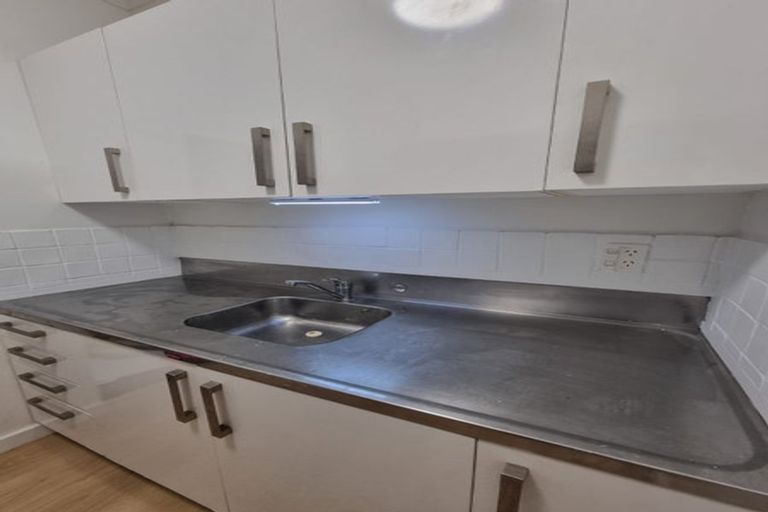 Photo of property in 104 Glenmore Street, Northland, Wellington, 6012