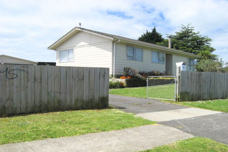 Photo of property in 1 Staverton Crescent, Mangere, Auckland, 2022