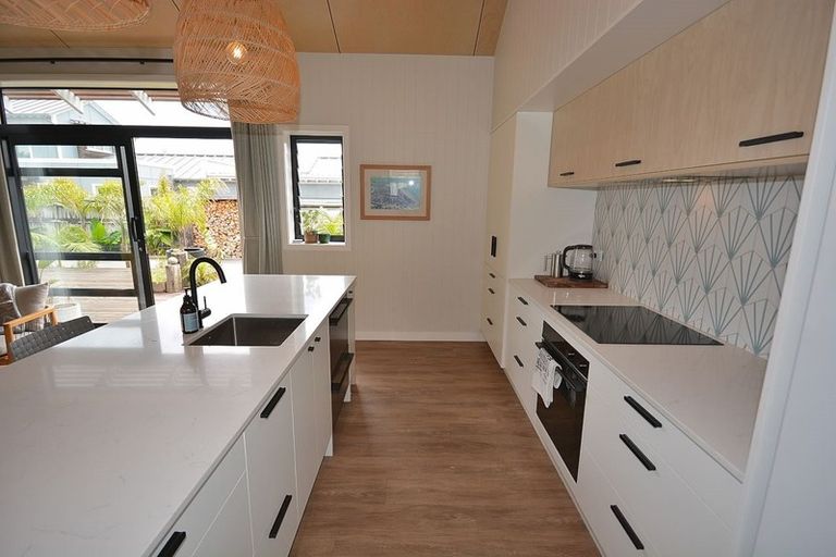 Photo of property in 33 Rauparaha Street, Waikanae Beach, Waikanae, 5036