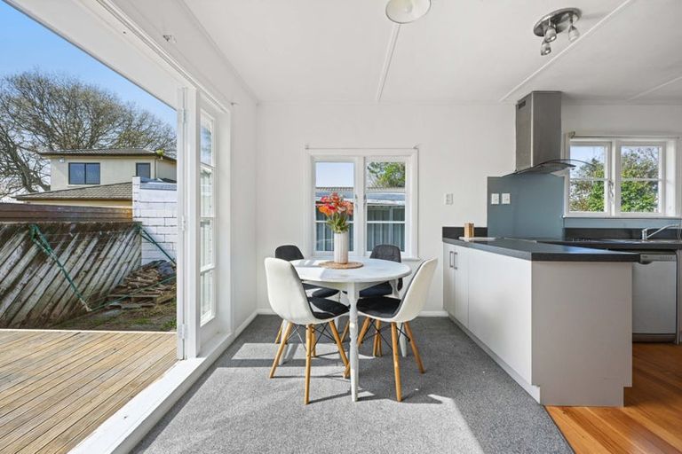 Photo of property in 16 Vardon Road, St Andrews, Hamilton, 3200