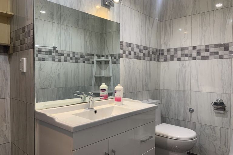 Photo of property in 22 Hilltop Road, Clover Park, Auckland, 2019