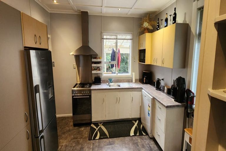 Photo of property in 6 Peace Avenue, Moturoa, New Plymouth, 4310