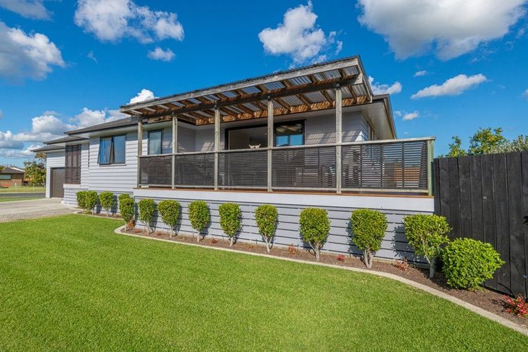 Photo of property in 7 Raabia Close, Parakai, 0830