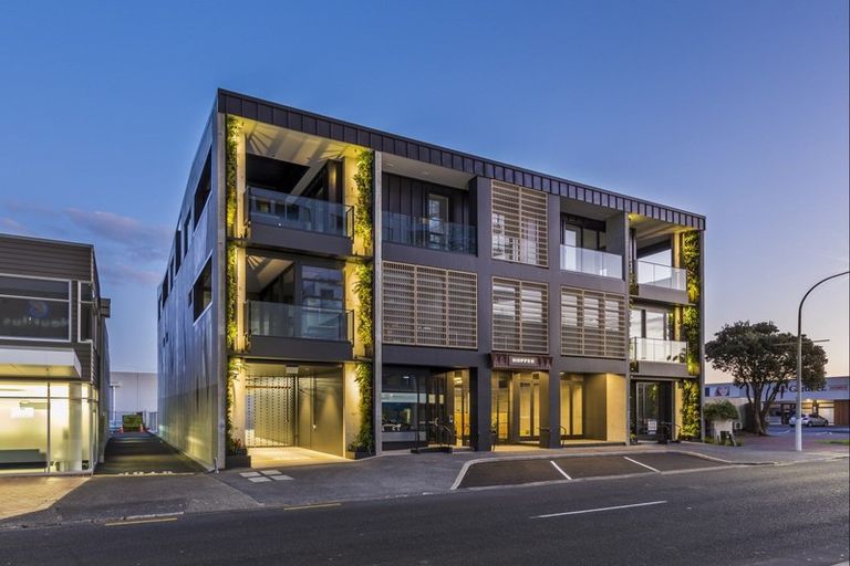 Photo of property in 7/14 Tamariki Avenue, Orewa, 0931