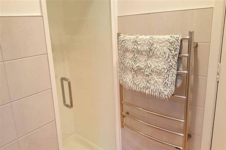 Photo of property in 6 Walton Avenue, Waikanae, 5036