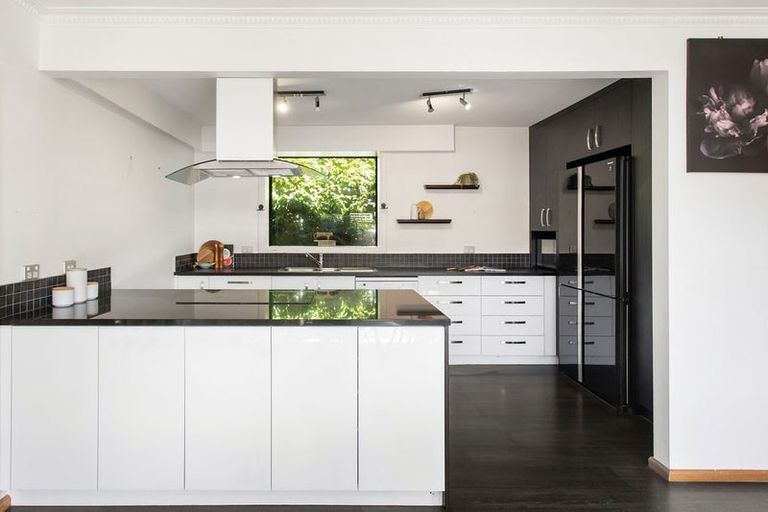 Photo of property in 11 Dunster Street, Burnside, Christchurch, 8053