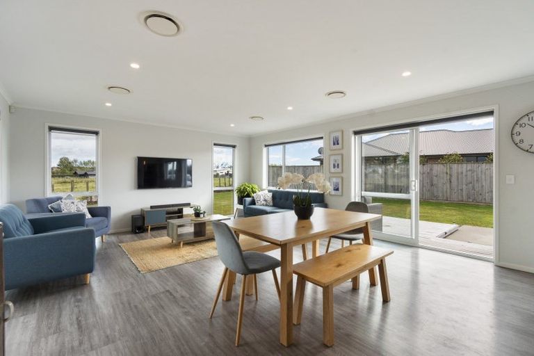 Photo of property in 11 Landon Way, Maewa, Feilding, 4702
