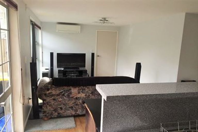 Photo of property in 124 Taylor Terrace, Tawa, Wellington, 5028