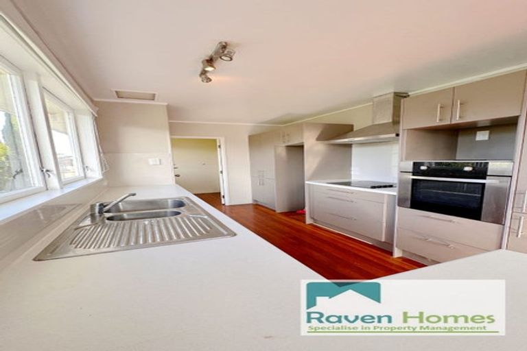 Photo of property in 92 Cascades Road, Pakuranga Heights, Auckland, 2010