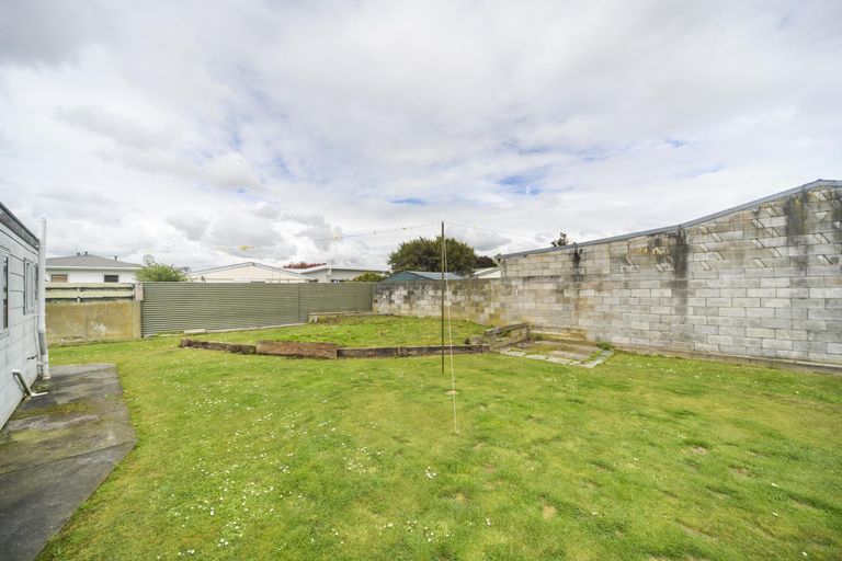 Photo of property in 9 Hinau Place, Cloverlea, Palmerston North, 4412