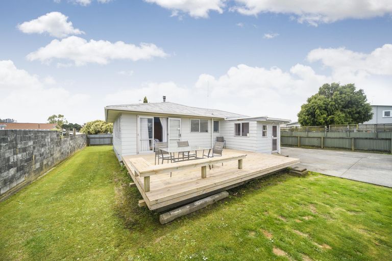 Photo of property in 9 Hinau Place, Cloverlea, Palmerston North, 4412