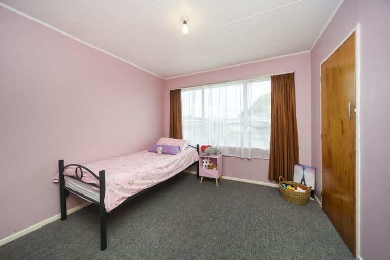 Photo of property in 9 Hinau Place, Cloverlea, Palmerston North, 4412