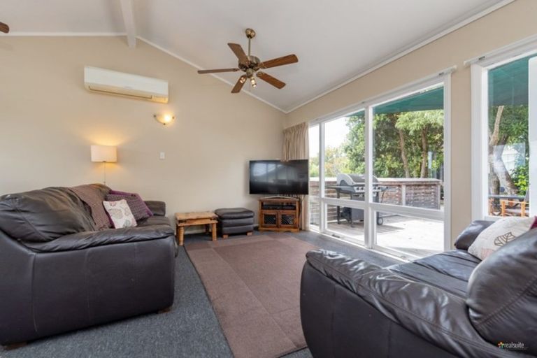 Photo of property in 19 Vista Crescent, Maoribank, Upper Hutt, 5018