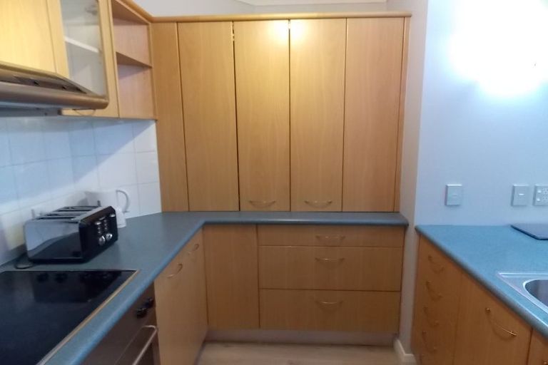 Photo of property in Endeavour Apartments, 23/125 Thorndon Quay, Pipitea, Wellington, 6011