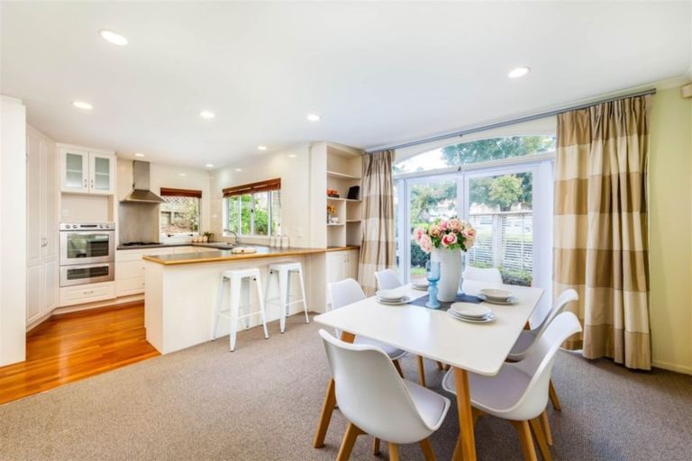 Photo of property in 28 Westminster Gardens, Unsworth Heights, Auckland, 0632