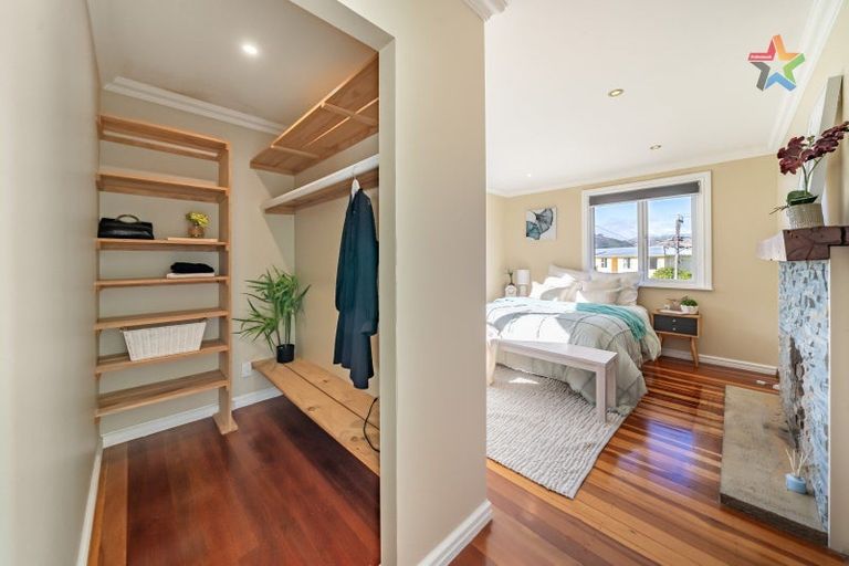 Photo of property in 21 Franklyn Road, Tawa, Wellington, 5028