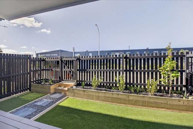 Photo of property in 9 Coast Garden Drive, Hobsonville, Auckland, 0616