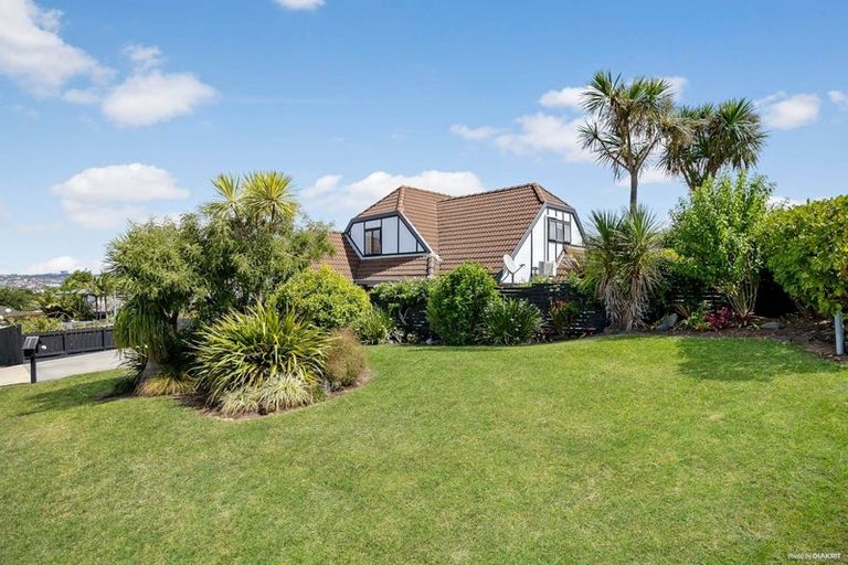 Photo of property in 4 Citation Way, Botany Downs, Auckland, 2010