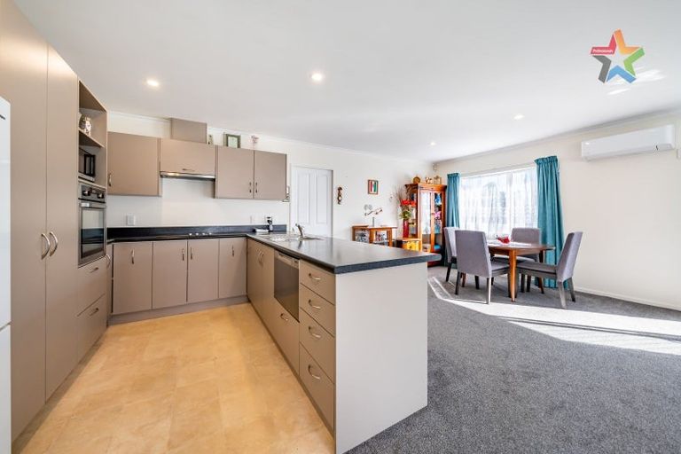 Photo of property in 32 Woodland Mews, Wainuiomata, Lower Hutt, 5014