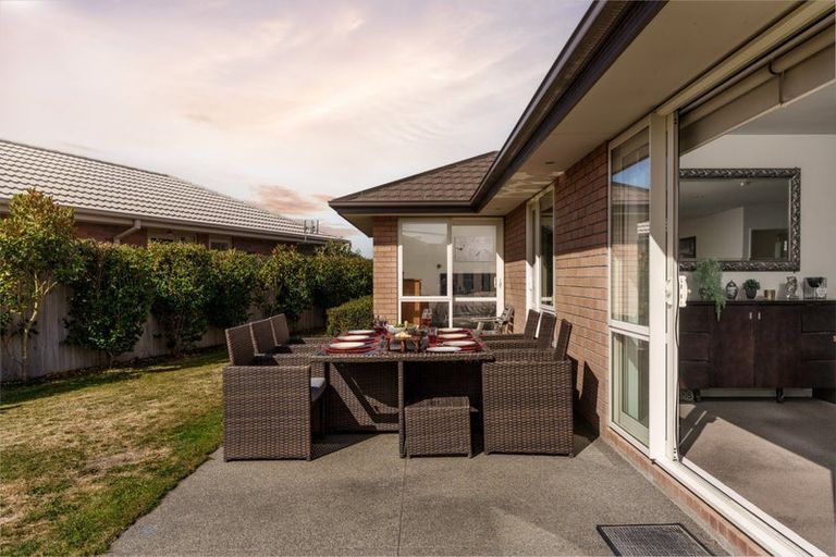 Photo of property in 27 Carradale Avenue, Broomfield, Christchurch, 8042