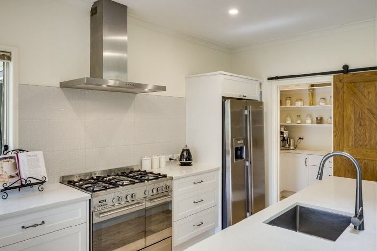 Photo of property in 82 Kent Terrace, Taradale, Napier, 4112