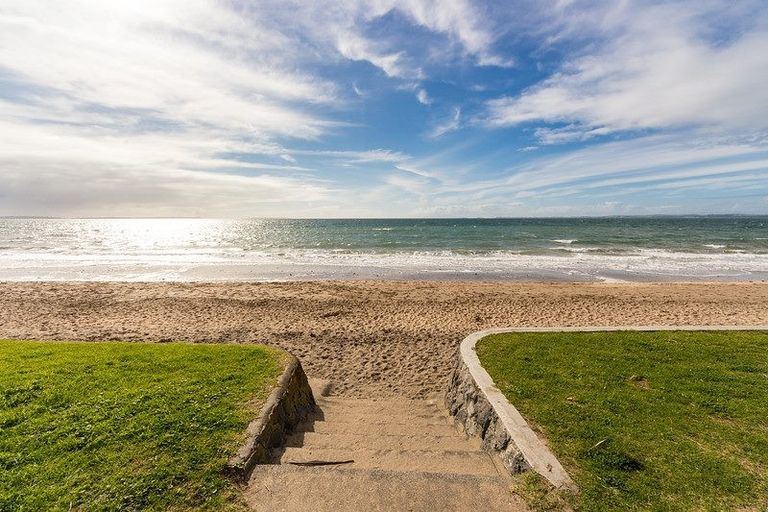 Photo of property in 1/246 Beach Road, Campbells Bay, Auckland, 0630