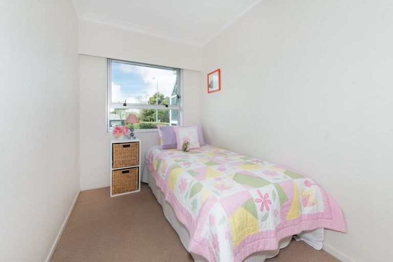 Photo of property in 1/47 Prince Regent Drive, Half Moon Bay, Auckland, 2012