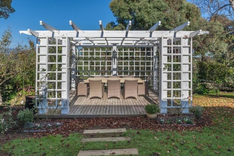 Photo of property in 326 Heatherlea Road East, Levin, 5571