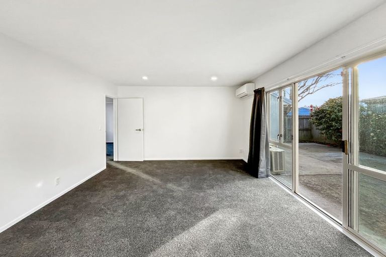 Photo of property in 3/2 Broadbent Street, Riccarton, Christchurch, 8041