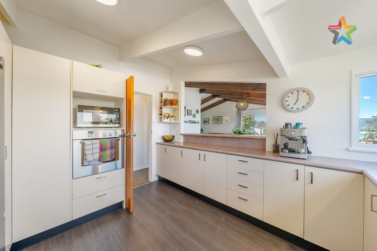 Photo of property in 3c Maungaraki Road, Korokoro, Lower Hutt, 5012