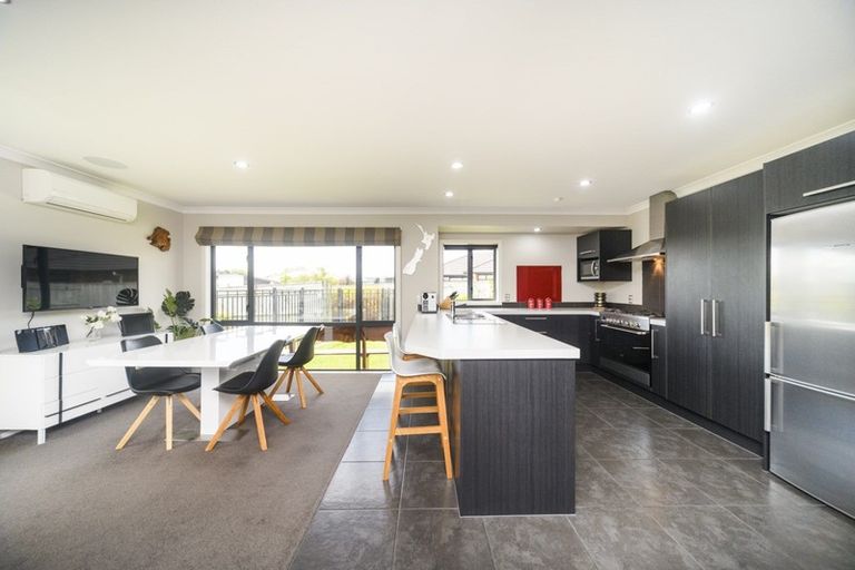 Photo of property in 48 Rosalie Terrace, Kelvin Grove, Palmerston North, 4414