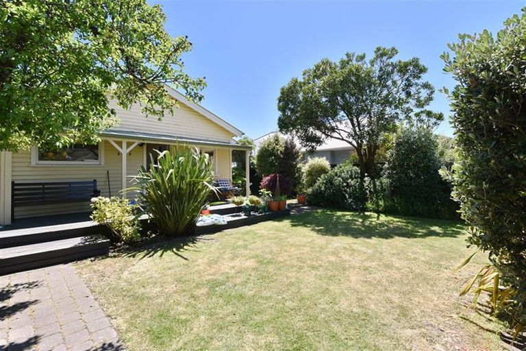Photo of property in 19 Taupata Street, Redcliffs, Christchurch, 8081