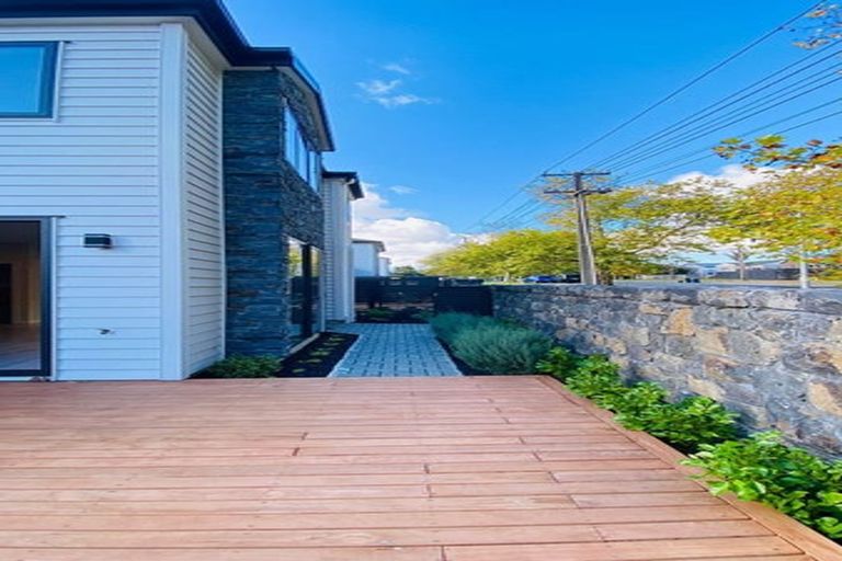Photo of property in 65a Seabrook Avenue, New Lynn, Auckland, 0600