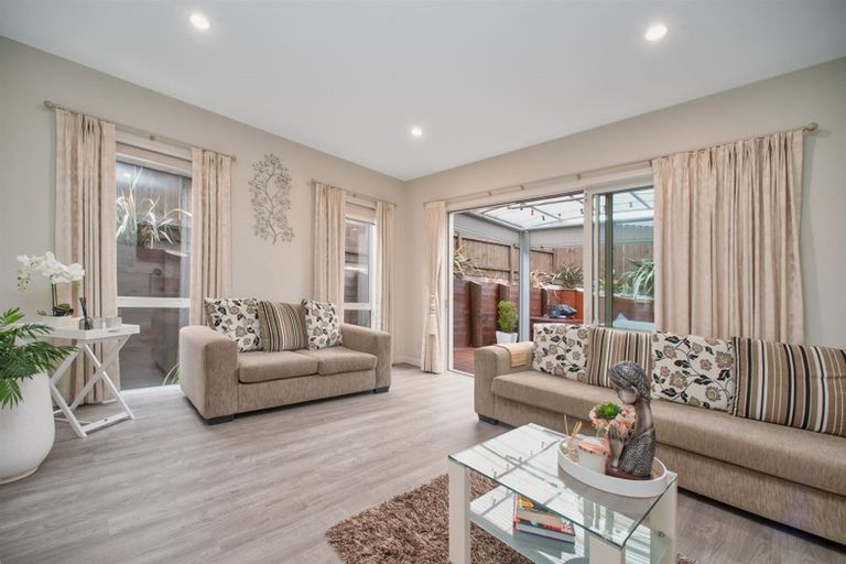 Photo of property in 11 San Casello Rise, Henderson, Auckland, 0612