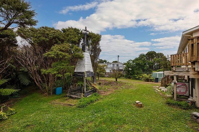 Photo of property in 145 Piha Road, Piha, New Lynn, 0772
